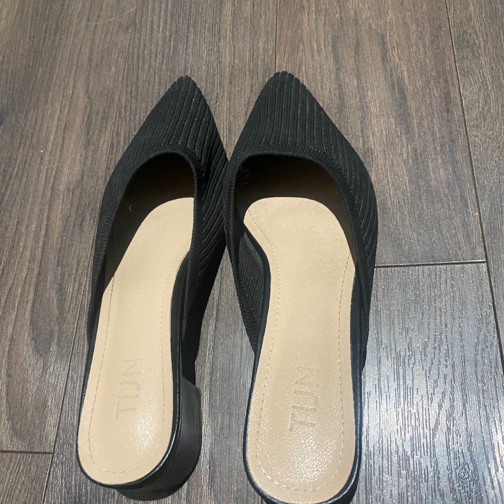 Tijn Mules black women’s short heel point toe